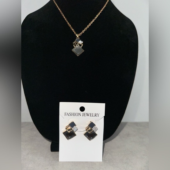 Jewelry - Gold and Black Fashion Jewelry Set